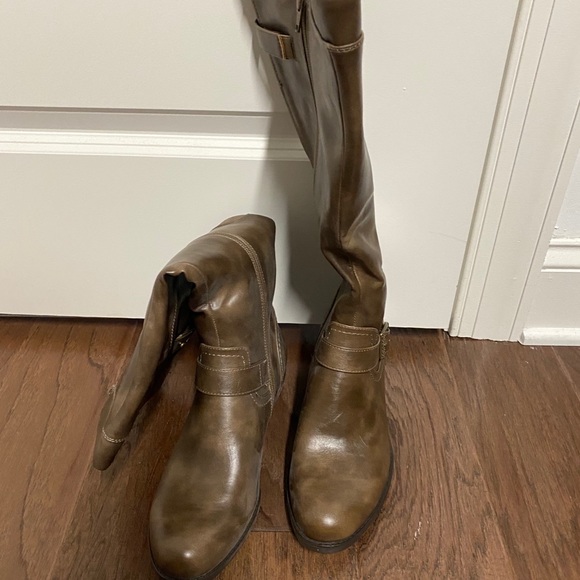 Women’s size 9.5 boots - Picture 1 of 6